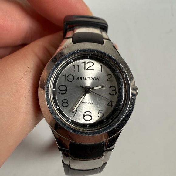 Armitron Pro Sport Women's Watch Black & Silver Tone 330ft Water Resist - Picture 7 of 10